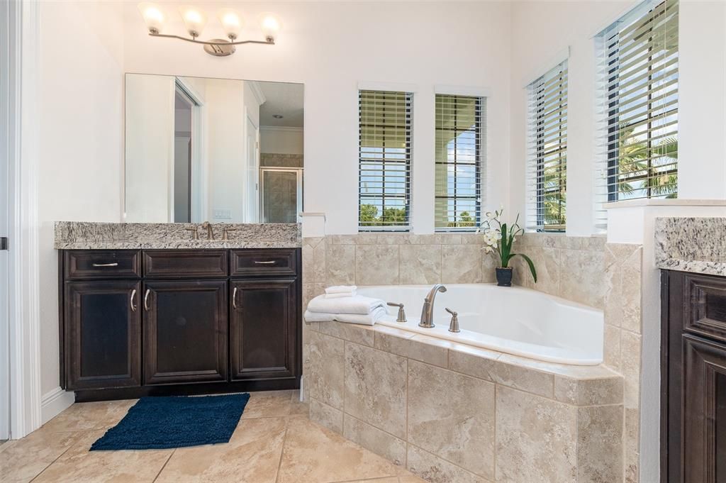 For Sale: $935,000 (5 beds, 5 baths, 3254 Square Feet)