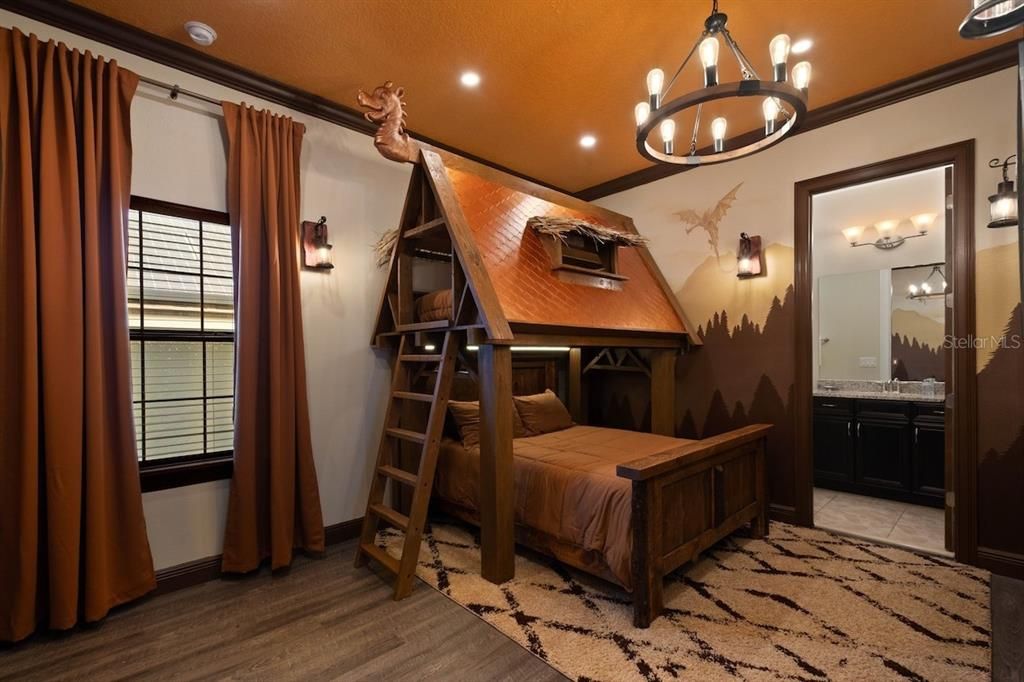 For Sale: $935,000 (5 beds, 5 baths, 3254 Square Feet)