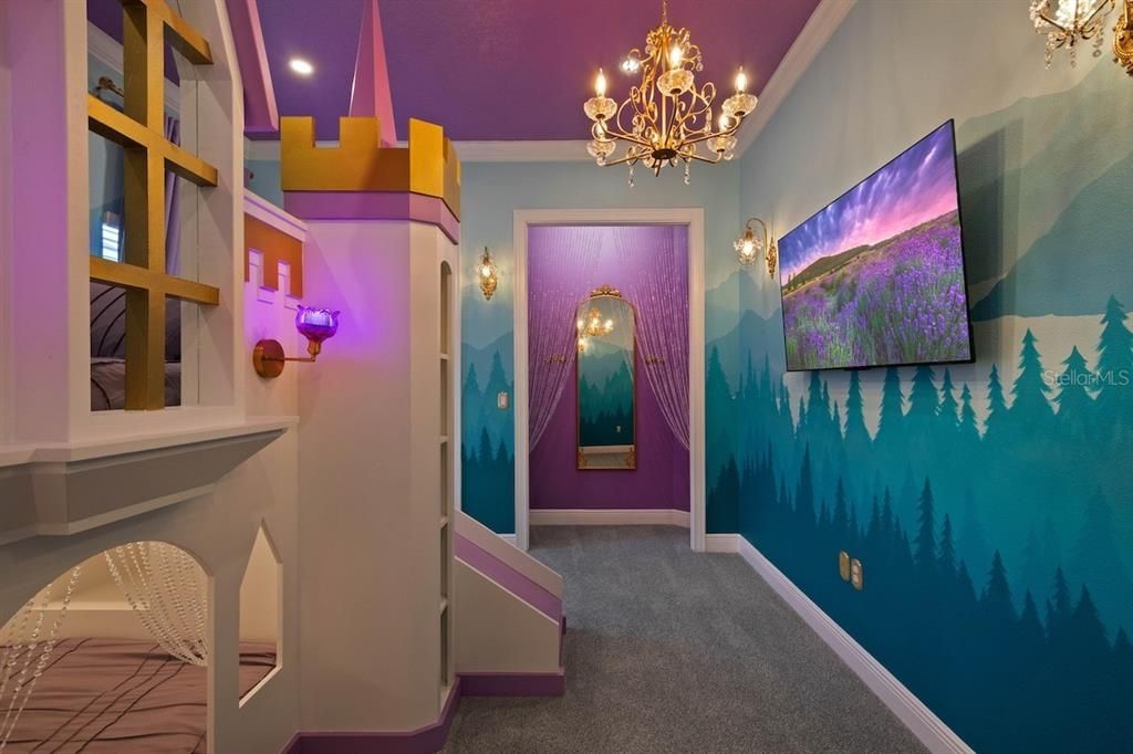 For Sale: $935,000 (5 beds, 5 baths, 3254 Square Feet)