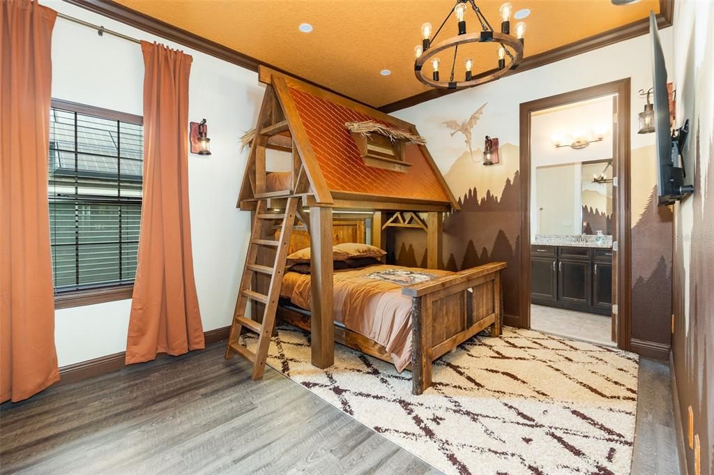 For Sale: $935,000 (5 beds, 5 baths, 3254 Square Feet)
