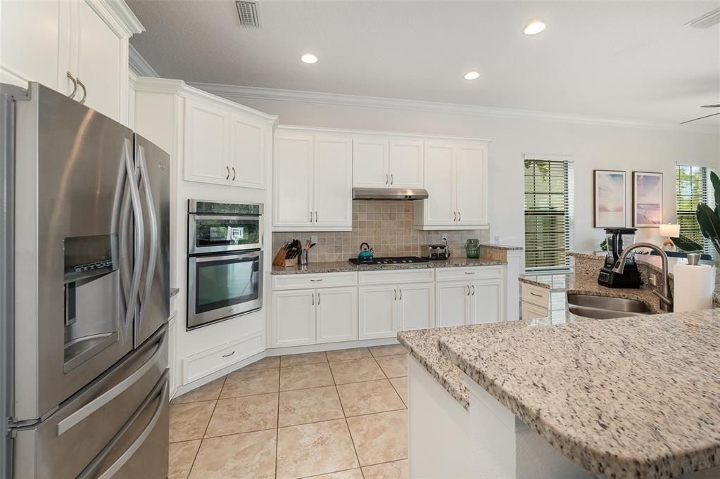 For Sale: $935,000 (5 beds, 5 baths, 3254 Square Feet)