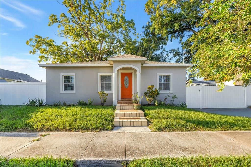 En Venta: $449,000 (3 camas, 2 baños, 1250 Pies cuadrados)