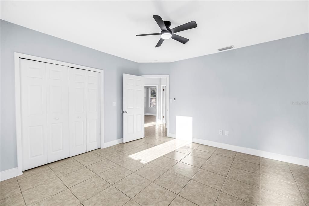 En Venta: $449,000 (3 camas, 2 baños, 1250 Pies cuadrados)