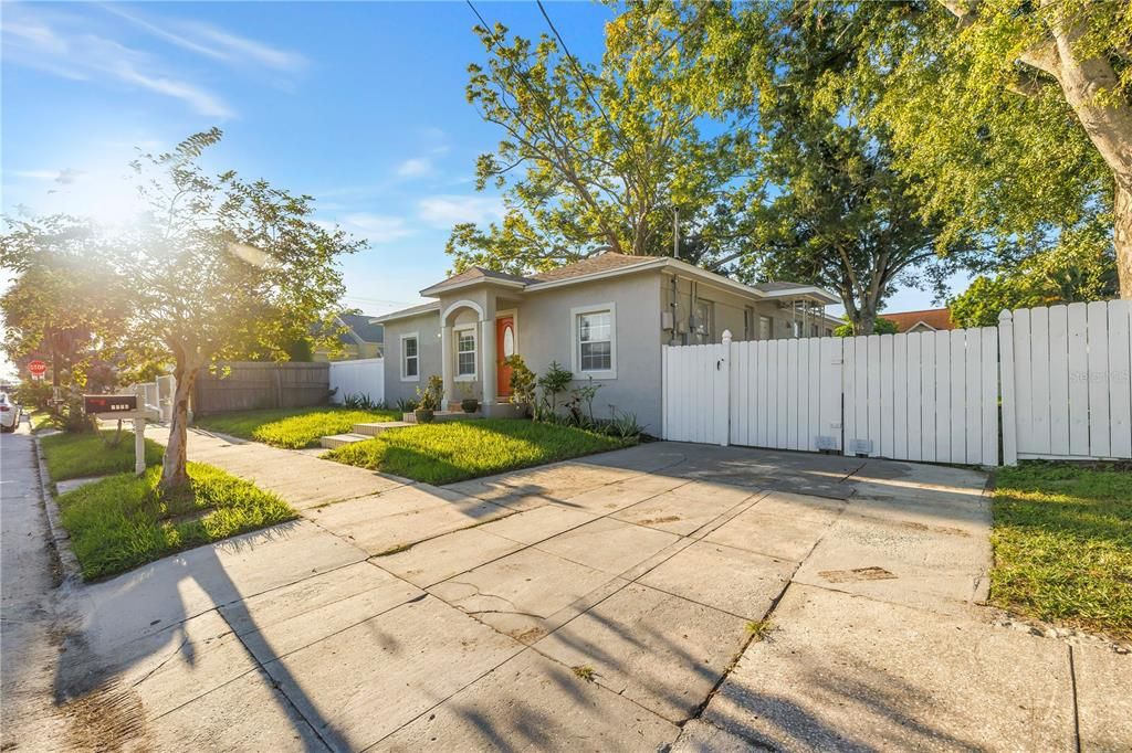 En Venta: $449,000 (3 camas, 2 baños, 1250 Pies cuadrados)