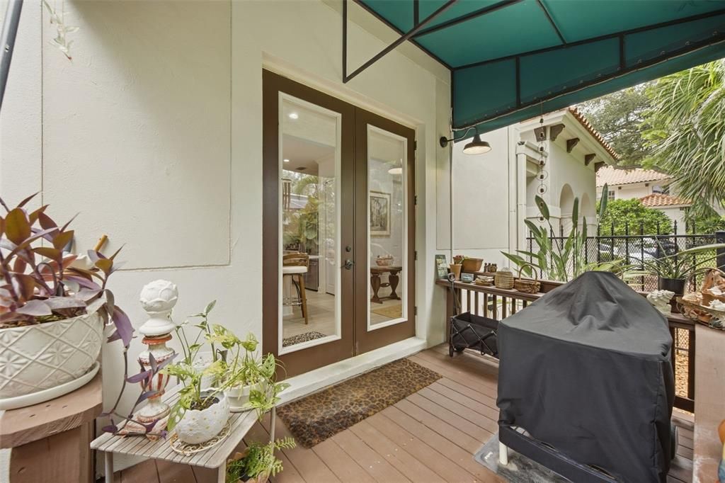 For Sale: $720,000 (3 beds, 2 baths, 2006 Square Feet)