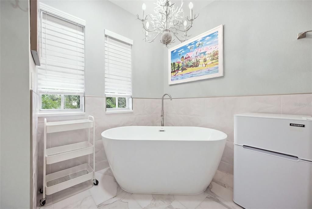 For Sale: $720,000 (3 beds, 2 baths, 2006 Square Feet)