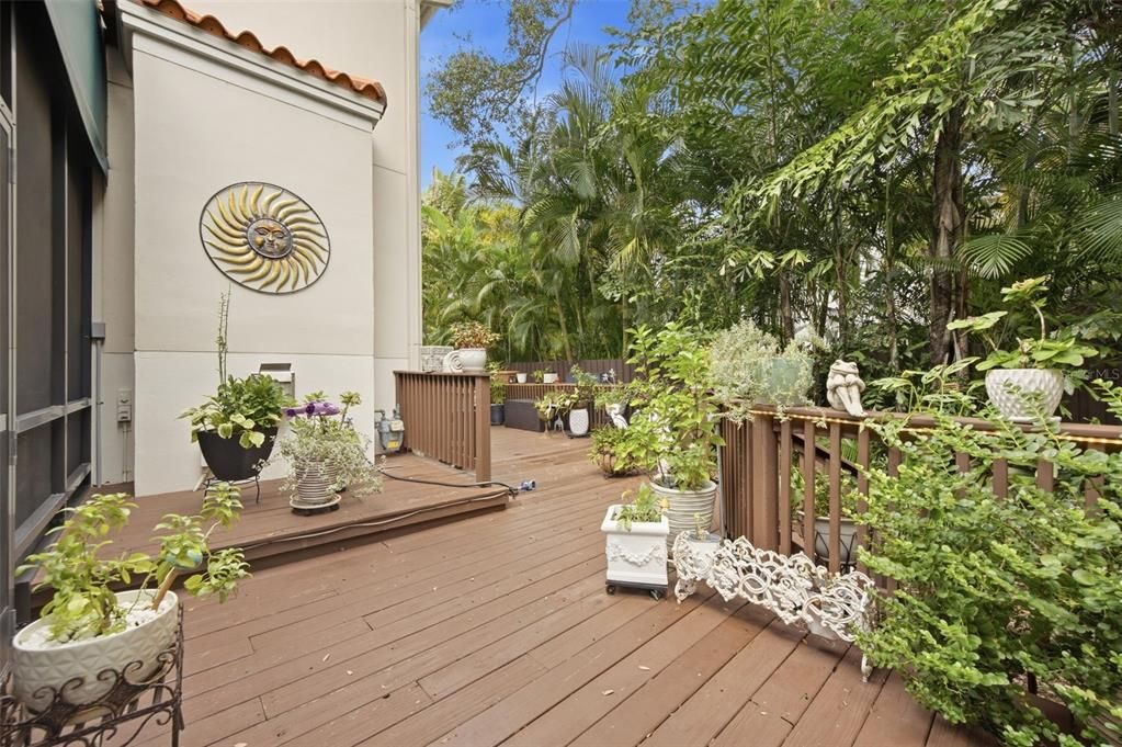 For Sale: $720,000 (3 beds, 2 baths, 2006 Square Feet)