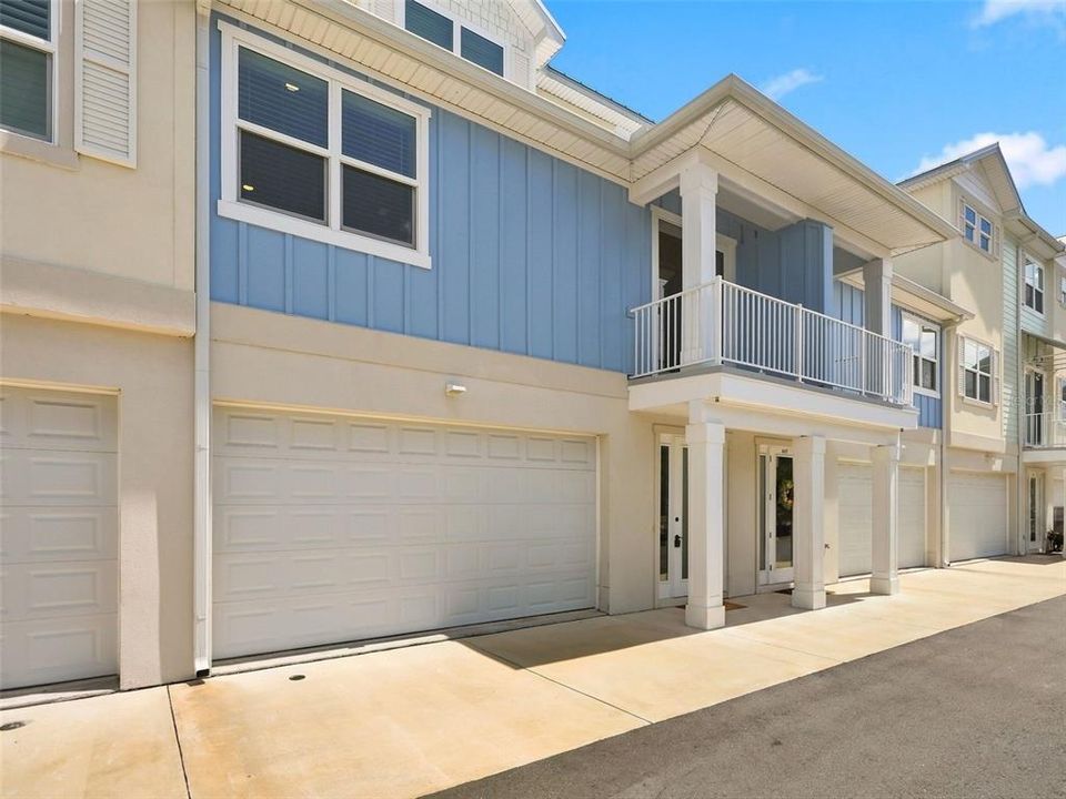 For Rent: $4,800 (3 beds, 3 baths, 2319 Square Feet)