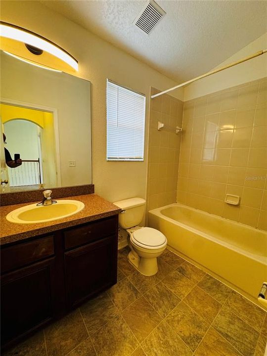 На продажу: $309,900 (4 спален, 2 ванн, 2407 Квадратных фут)