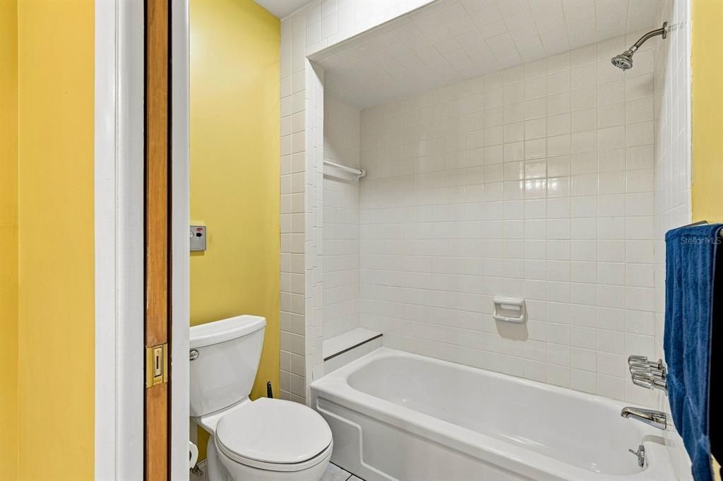 For Sale: $95,000 (1 beds, 1 baths, 600 Square Feet)