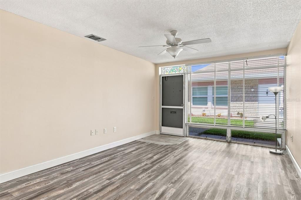 For Sale: $95,000 (1 beds, 1 baths, 600 Square Feet)