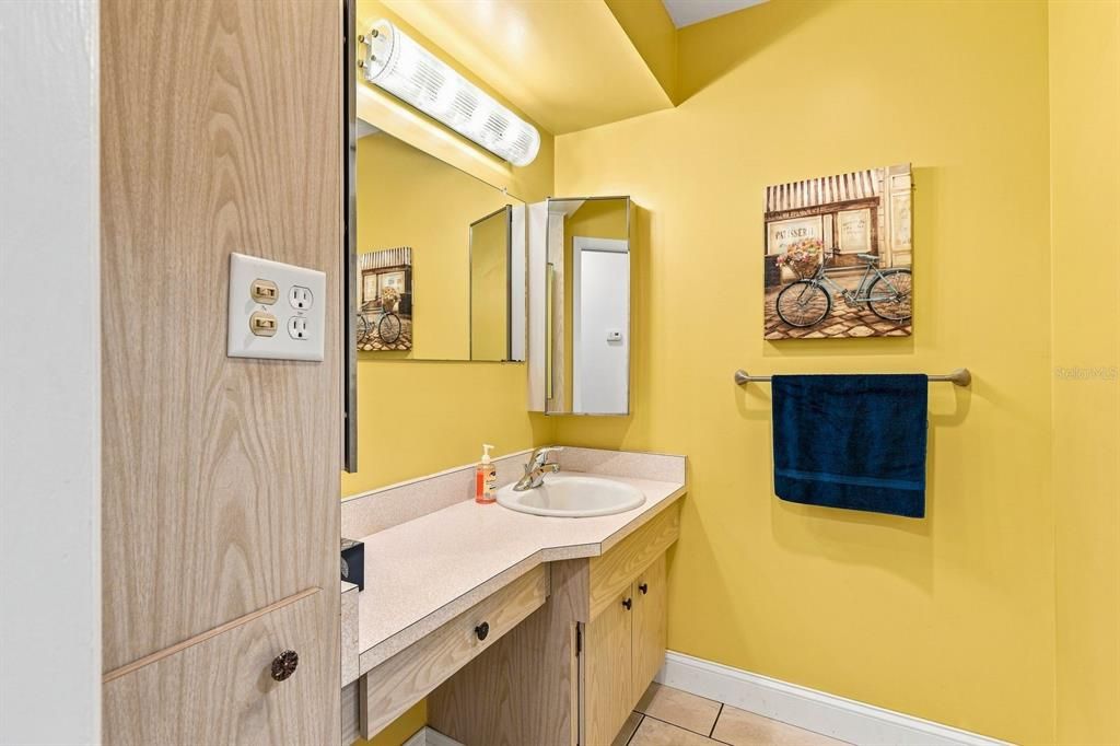 For Sale: $95,000 (1 beds, 1 baths, 600 Square Feet)