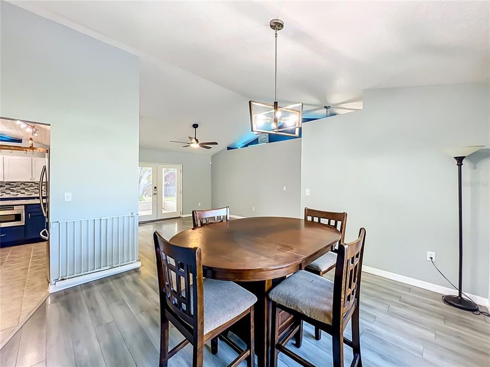 En Venta: $425,000 (3 camas, 2 baños, 1881 Pies cuadrados)