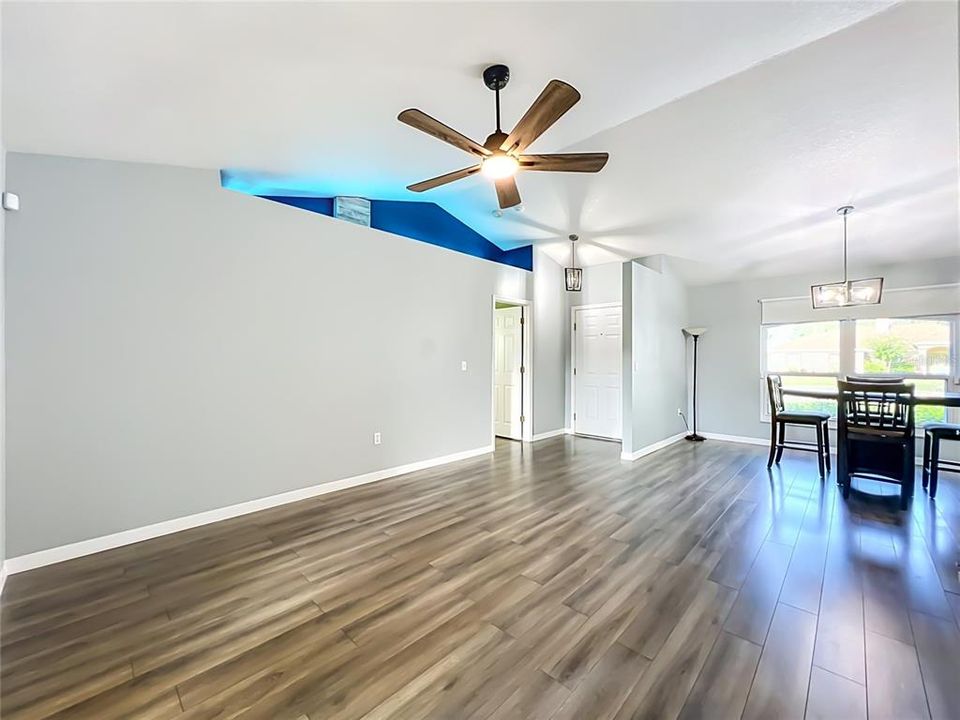 En Venta: $425,000 (3 camas, 2 baños, 1881 Pies cuadrados)