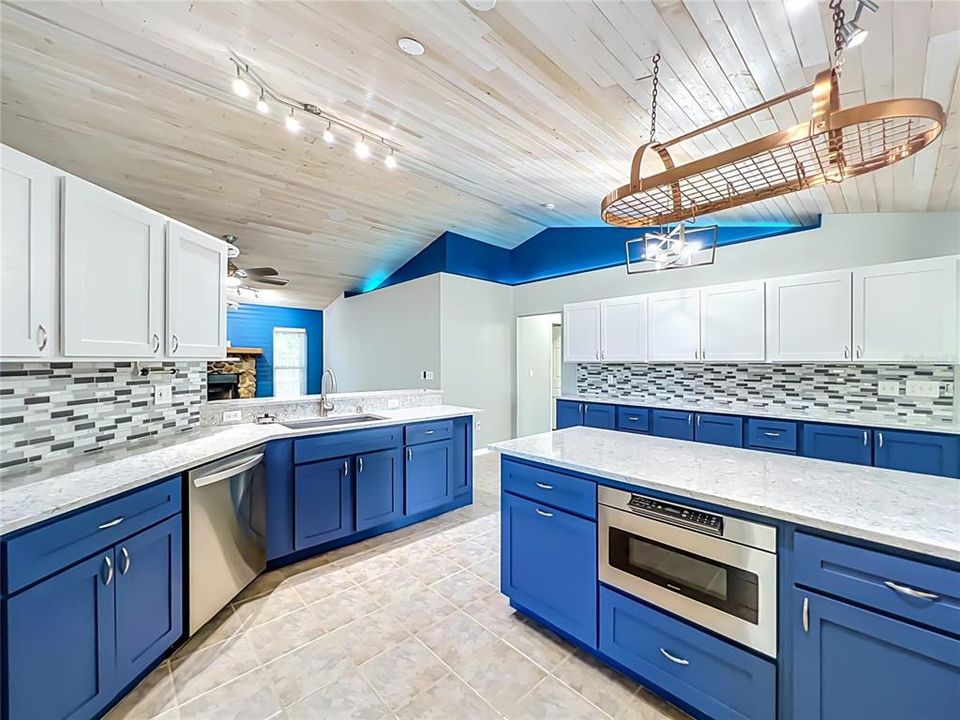 En Venta: $425,000 (3 camas, 2 baños, 1881 Pies cuadrados)