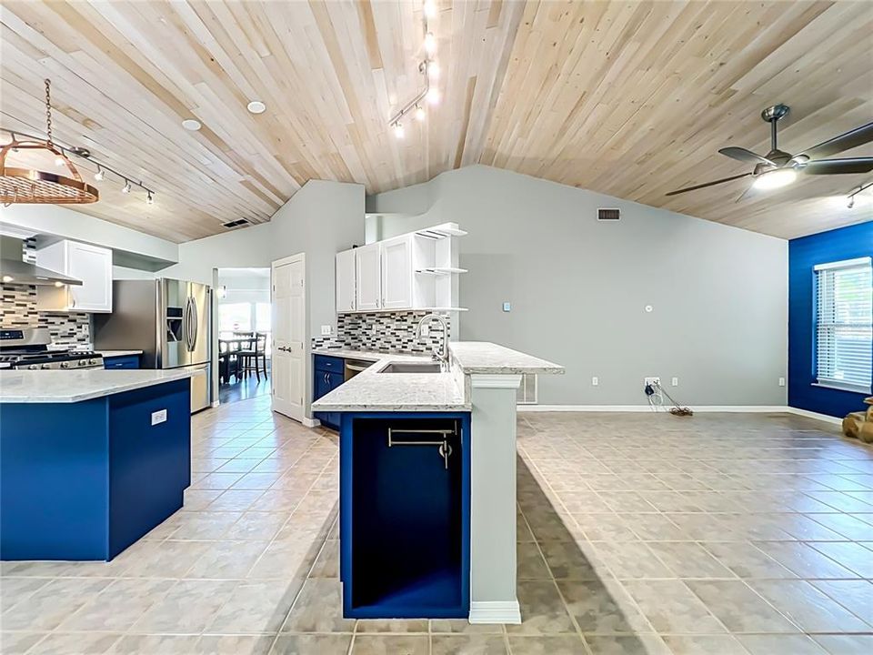 En Venta: $425,000 (3 camas, 2 baños, 1881 Pies cuadrados)