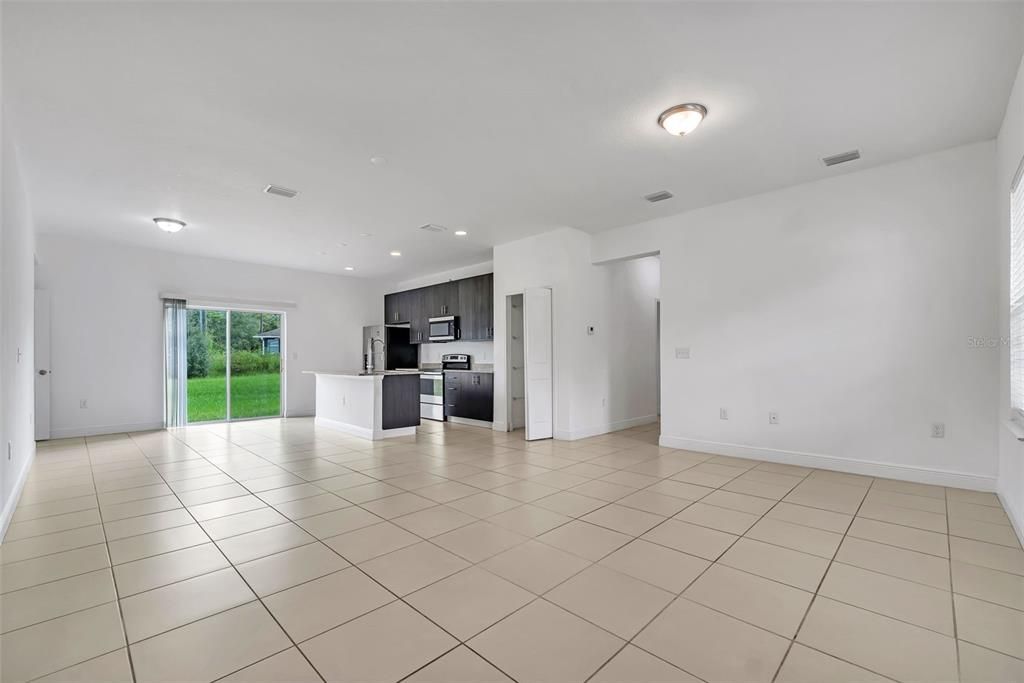 For Sale: $279,900 (4 beds, 2 baths, 1580 Square Feet)