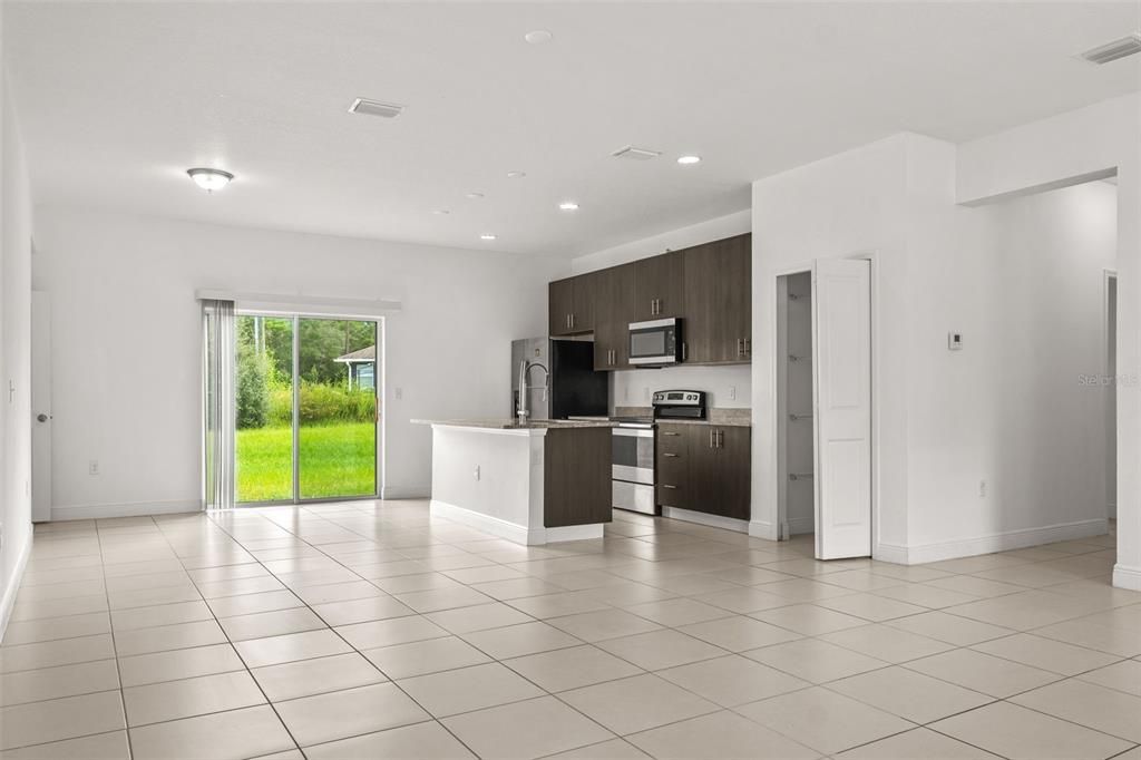 For Sale: $279,900 (4 beds, 2 baths, 1580 Square Feet)
