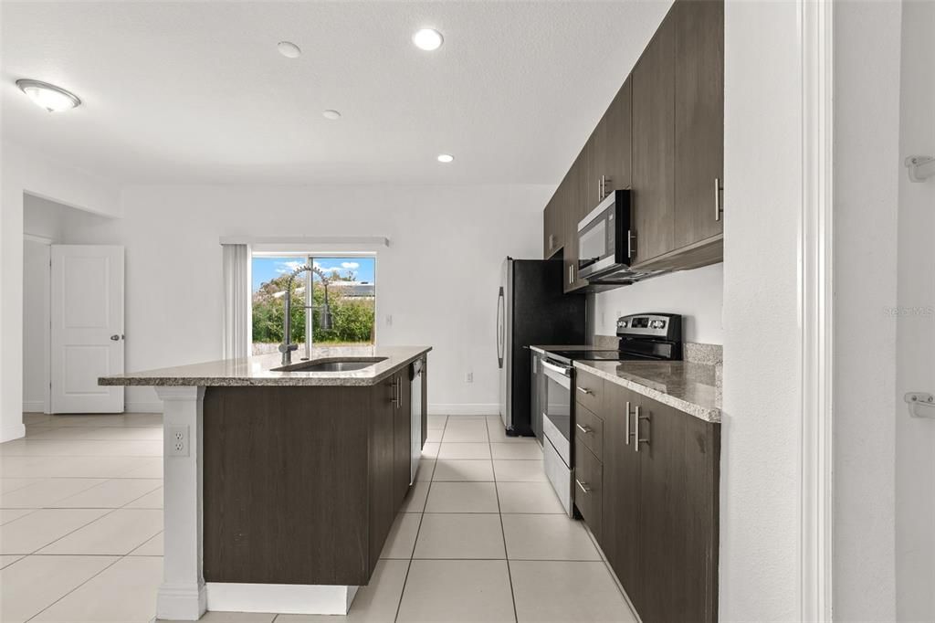For Sale: $279,900 (4 beds, 2 baths, 1580 Square Feet)