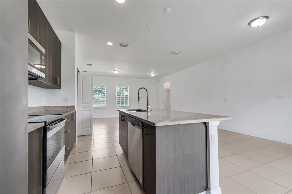 For Sale: $279,900 (4 beds, 2 baths, 1580 Square Feet)