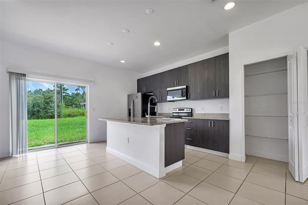 For Sale: $279,900 (4 beds, 2 baths, 1580 Square Feet)