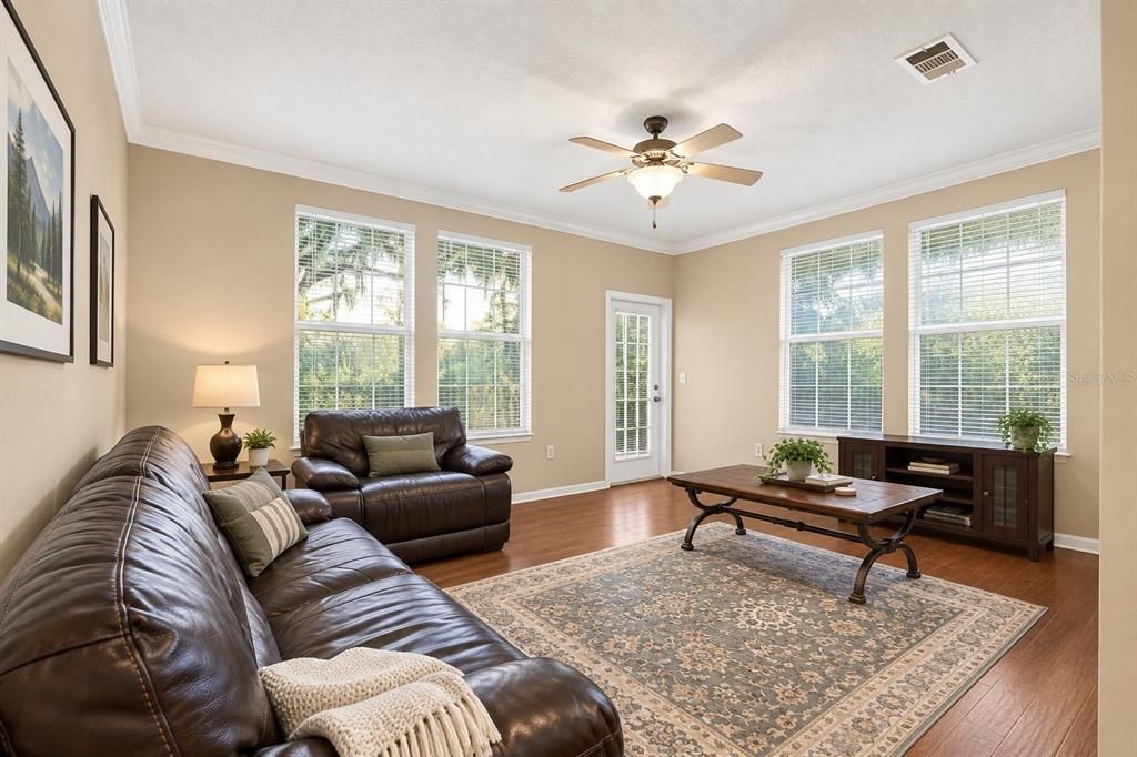 For Sale: $430,000 (3 beds, 3 baths, 1330 Square Feet)