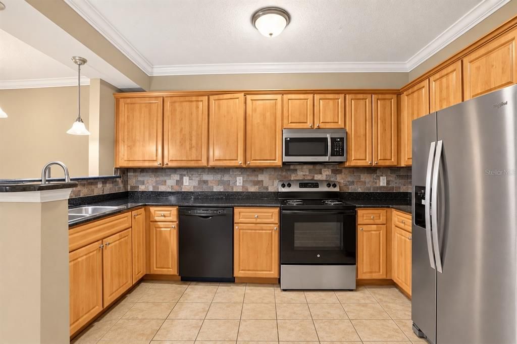For Sale: $430,000 (3 beds, 3 baths, 1330 Square Feet)