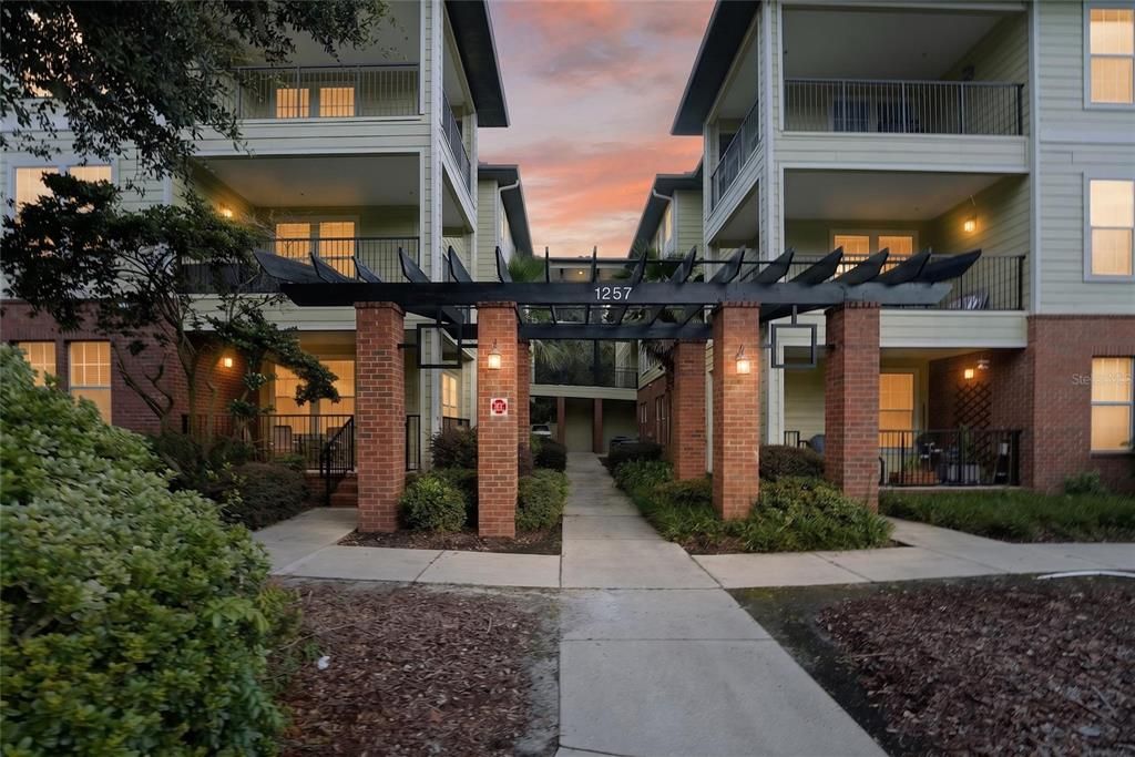 For Sale: $430,000 (3 beds, 3 baths, 1330 Square Feet)