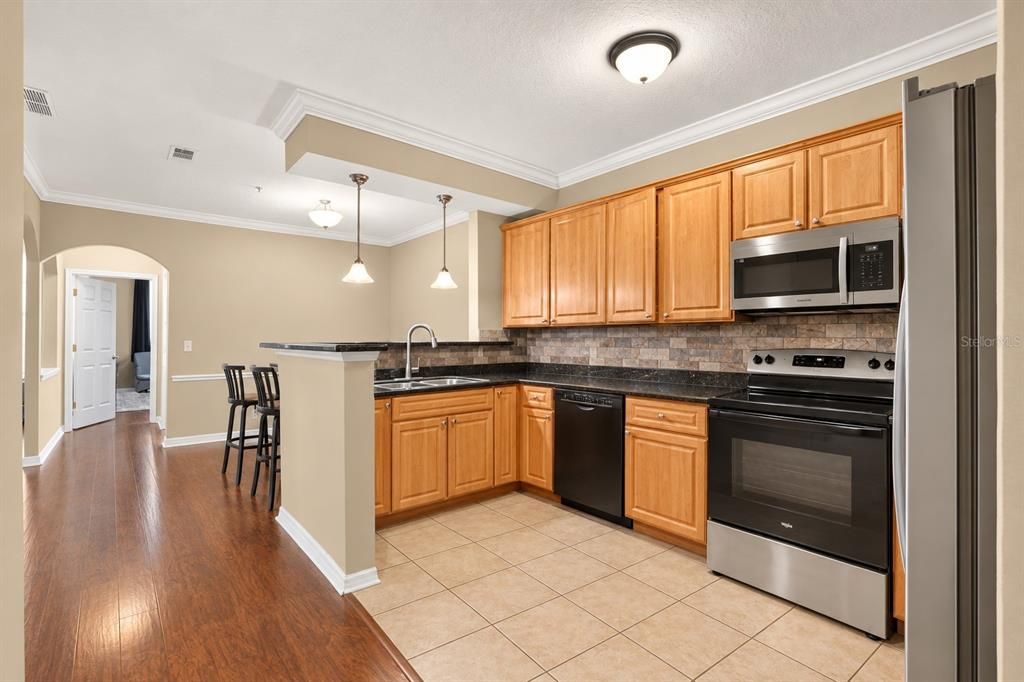 For Sale: $430,000 (3 beds, 3 baths, 1330 Square Feet)
