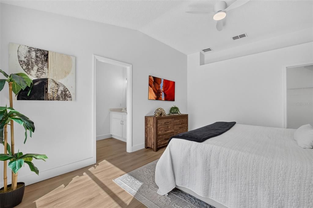 Activo con contrato: $525,000 (4 camas, 2 baños, 2028 Pies cuadrados)