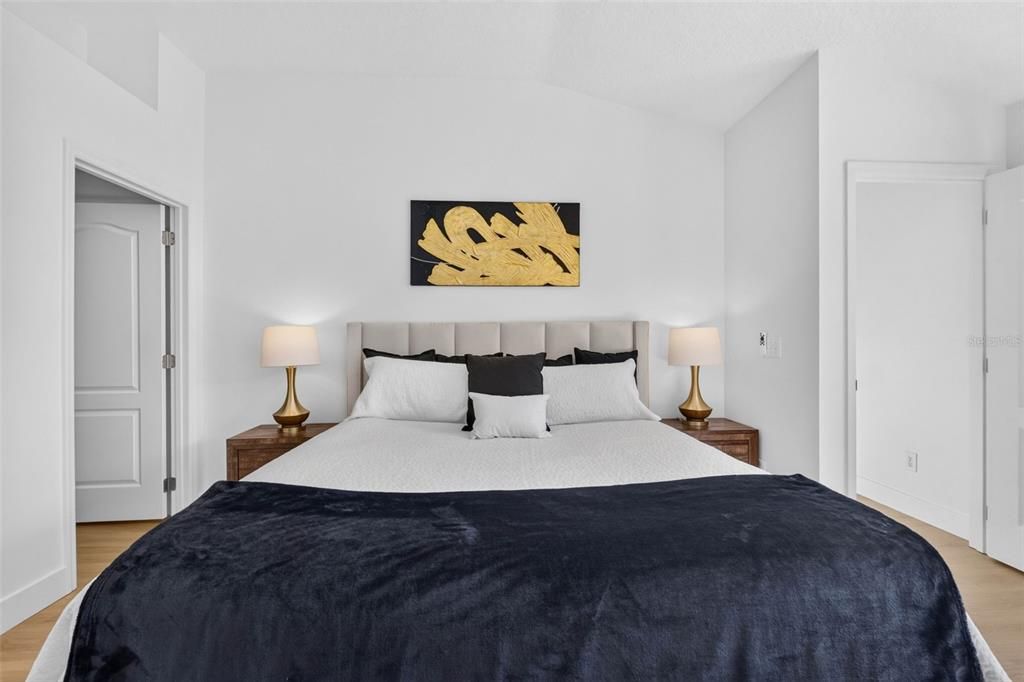 Activo con contrato: $525,000 (4 camas, 2 baños, 2028 Pies cuadrados)