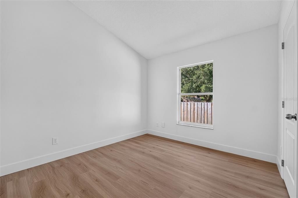 Activo con contrato: $525,000 (4 camas, 2 baños, 2028 Pies cuadrados)