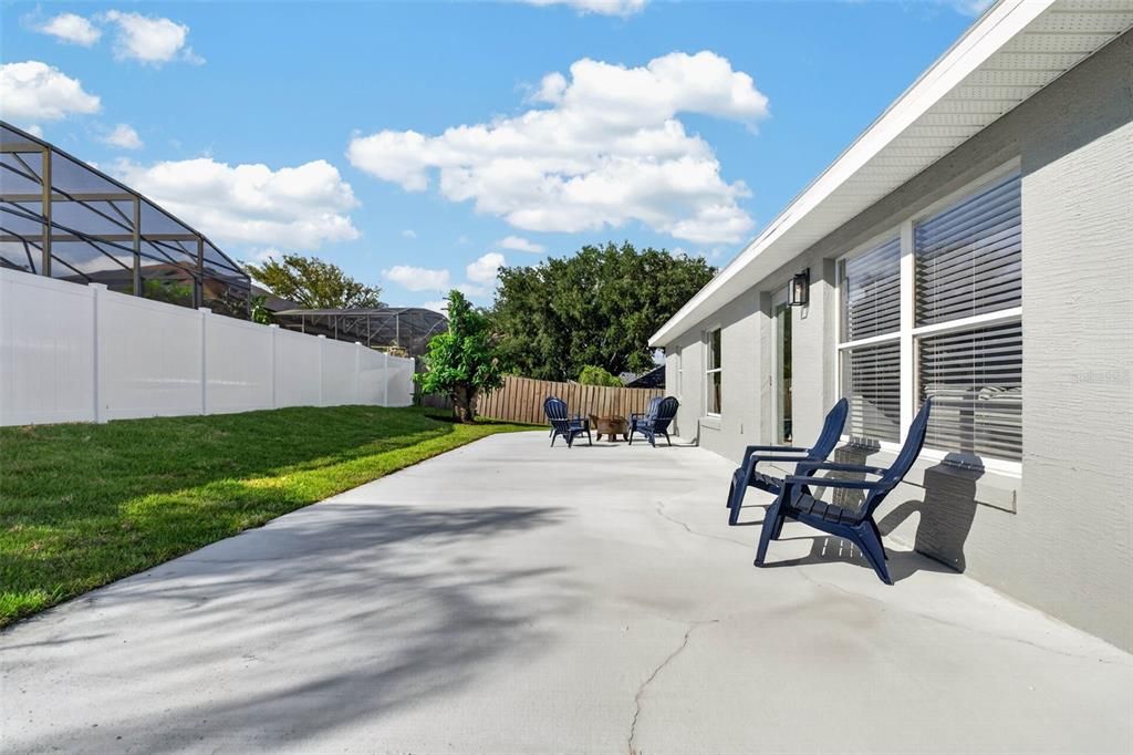 Activo con contrato: $525,000 (4 camas, 2 baños, 2028 Pies cuadrados)