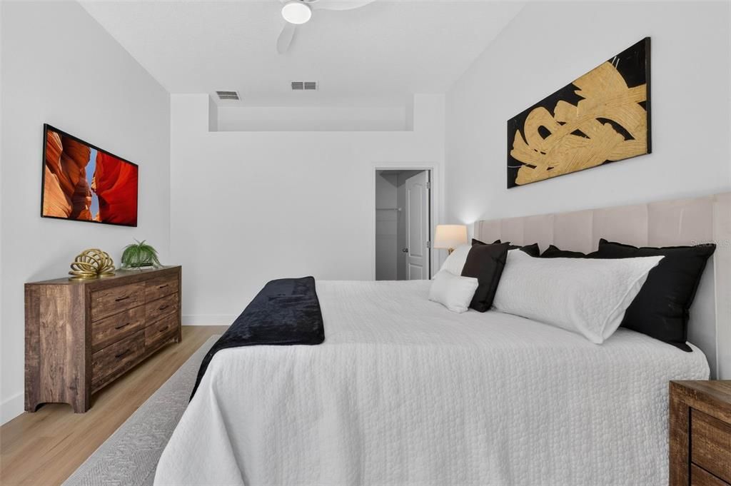 Activo con contrato: $525,000 (4 camas, 2 baños, 2028 Pies cuadrados)