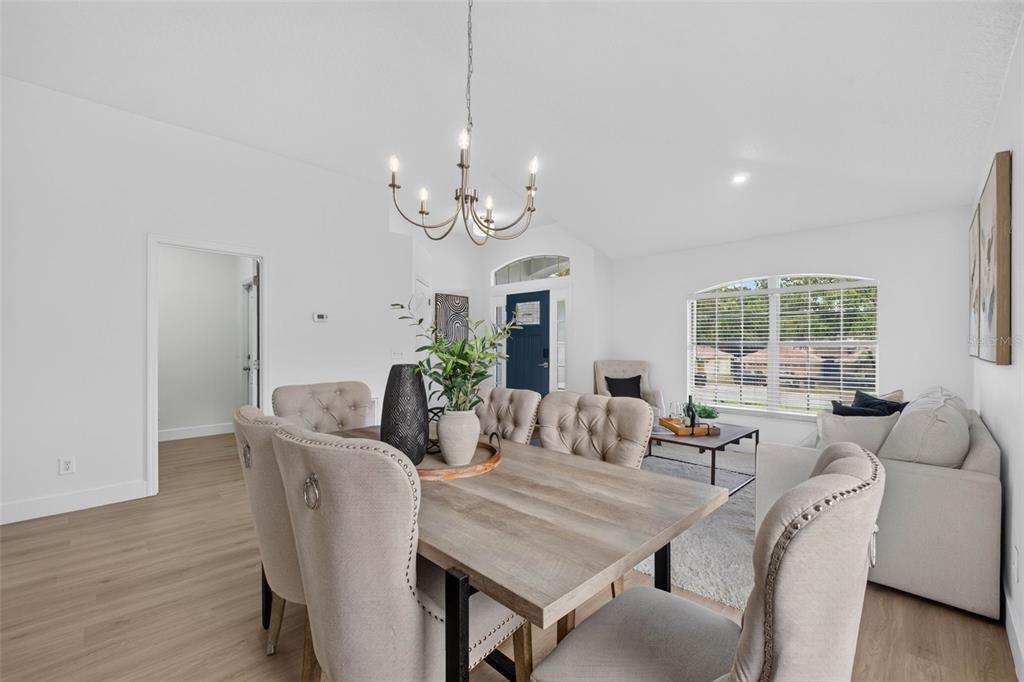 Activo con contrato: $525,000 (4 camas, 2 baños, 2028 Pies cuadrados)