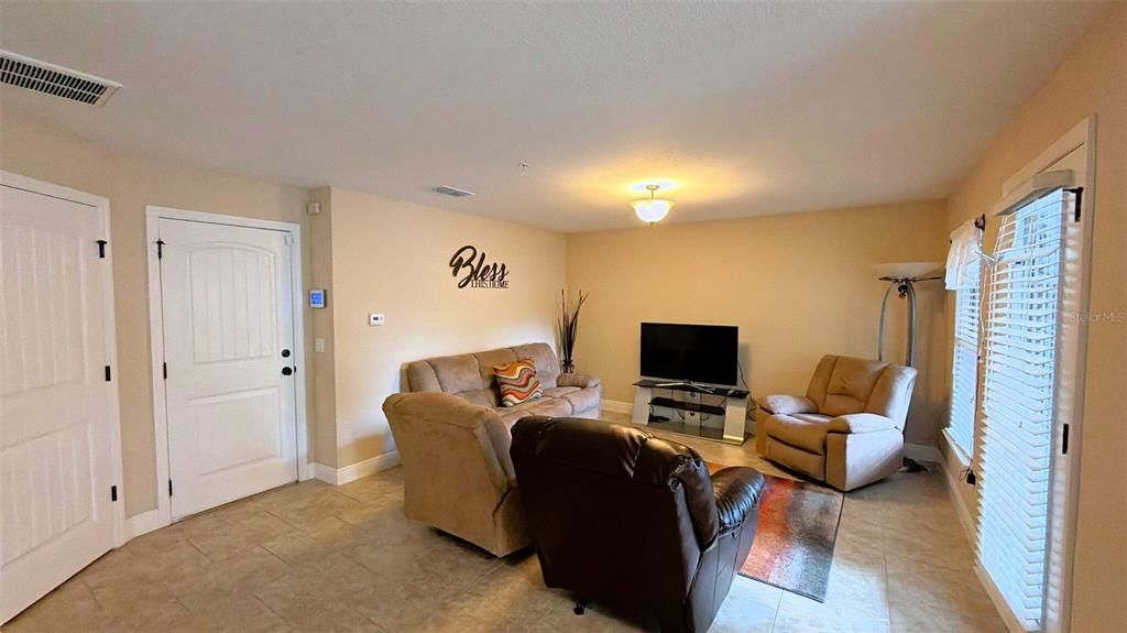 For Sale: $410,000 (3 beds, 2 baths, 2250 Square Feet)