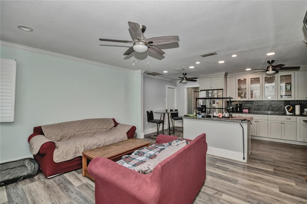For Sale: $190,000 (2 beds, 2 baths, 960 Square Feet)