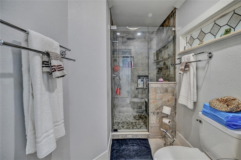 For Sale: $190,000 (2 beds, 2 baths, 960 Square Feet)