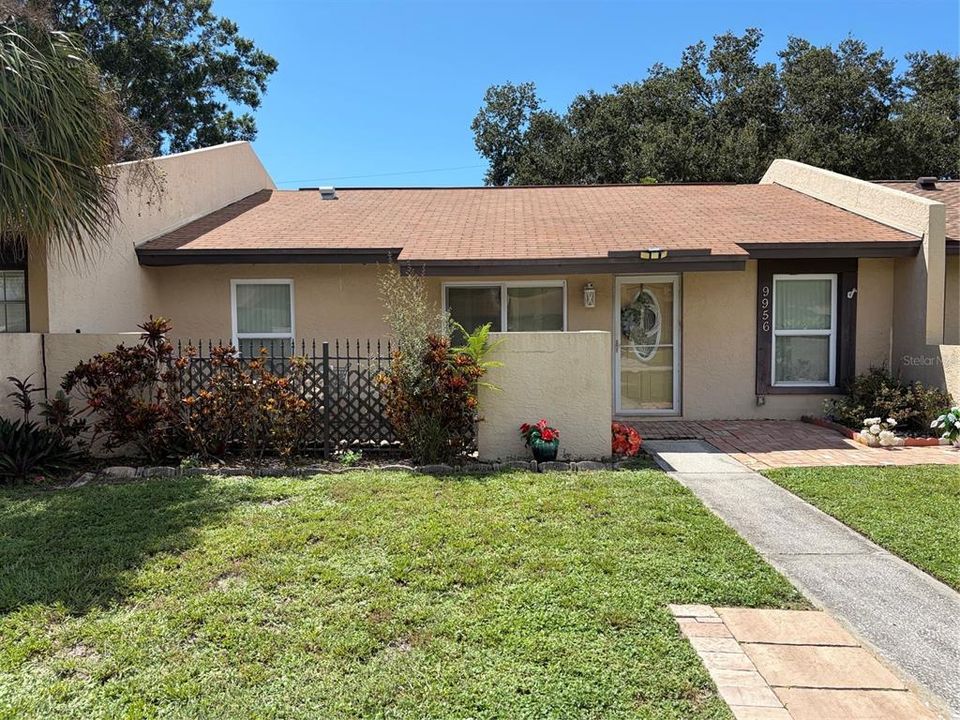 Active With Contract: $269,900 (2 beds, 2 baths, 1080 Square Feet)