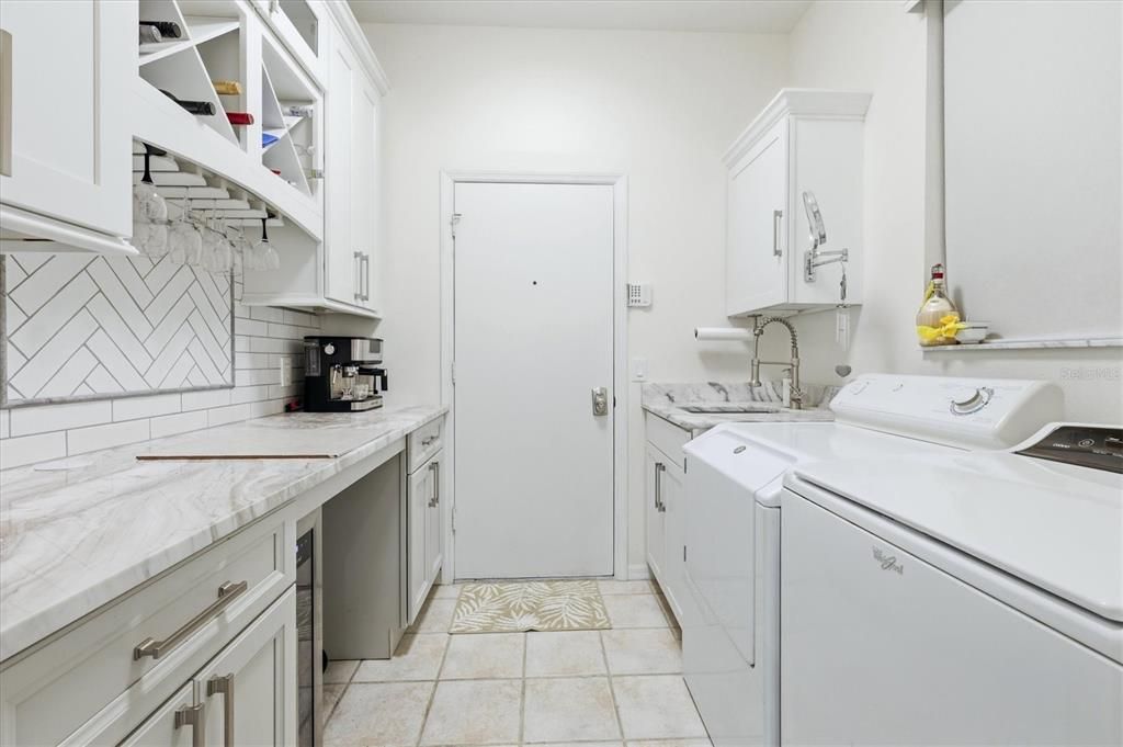 Active With Contract: $470,000 (3 beds, 2 baths, 1708 Square Feet)