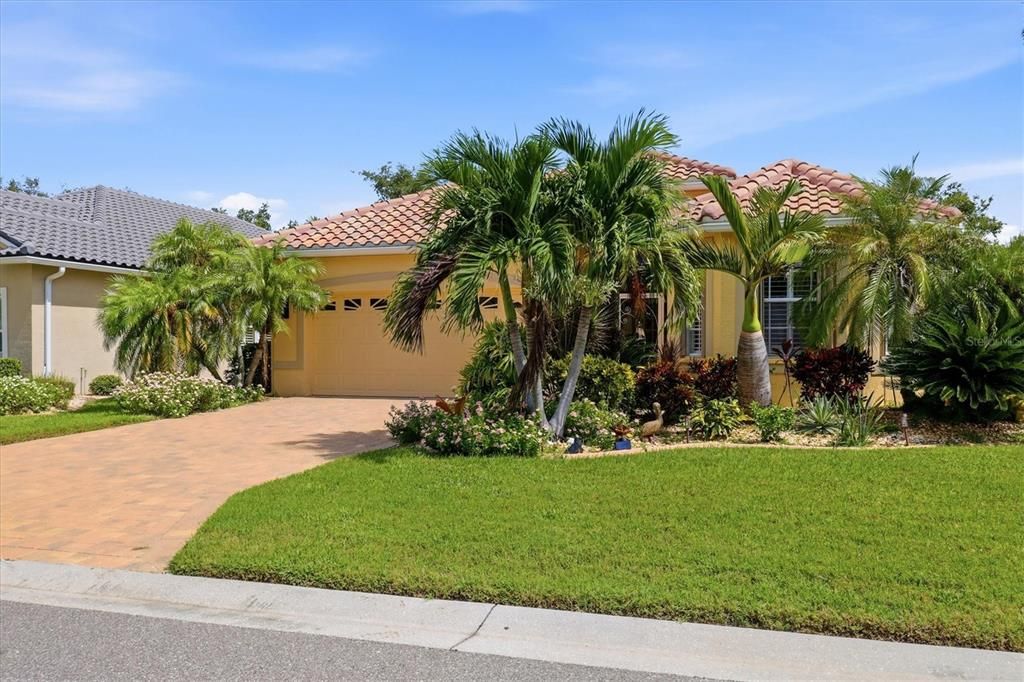 Active With Contract: $470,000 (3 beds, 2 baths, 1708 Square Feet)