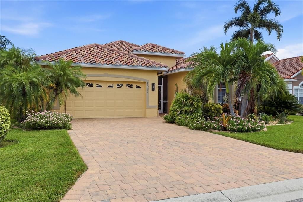Active With Contract: $470,000 (3 beds, 2 baths, 1708 Square Feet)