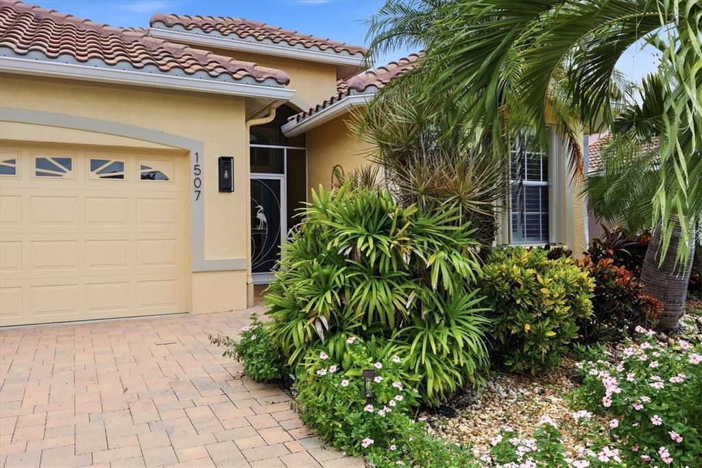Active With Contract: $470,000 (3 beds, 2 baths, 1708 Square Feet)