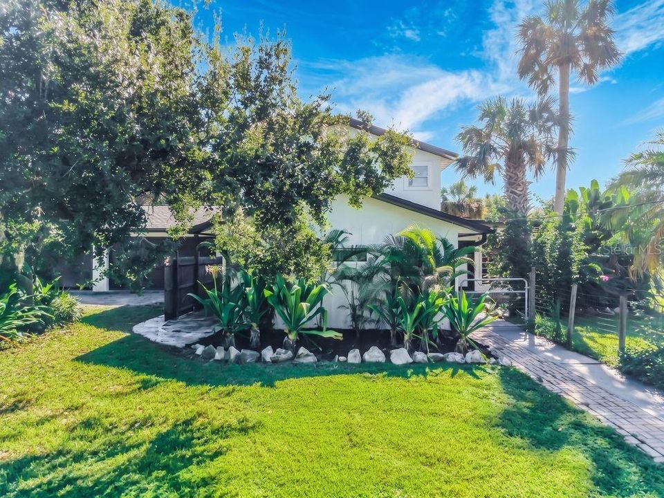En Venta: $900,000 (4 camas, 3 baños, 3400 Pies cuadrados)