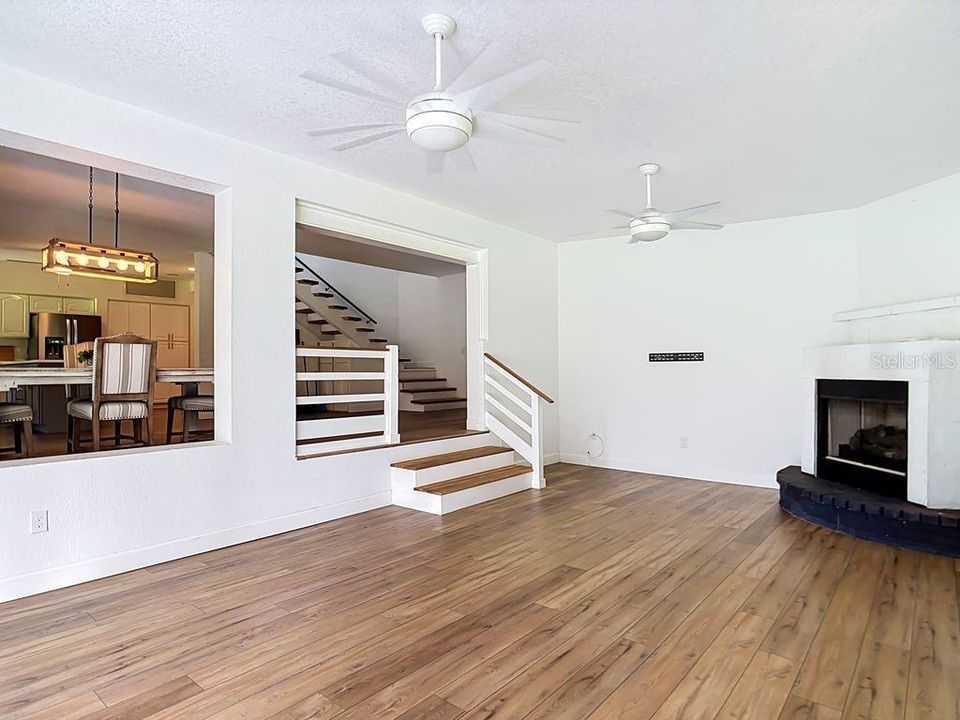 En Venta: $900,000 (4 camas, 3 baños, 3400 Pies cuadrados)
