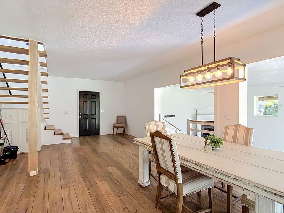 En Venta: $900,000 (4 camas, 3 baños, 3400 Pies cuadrados)
