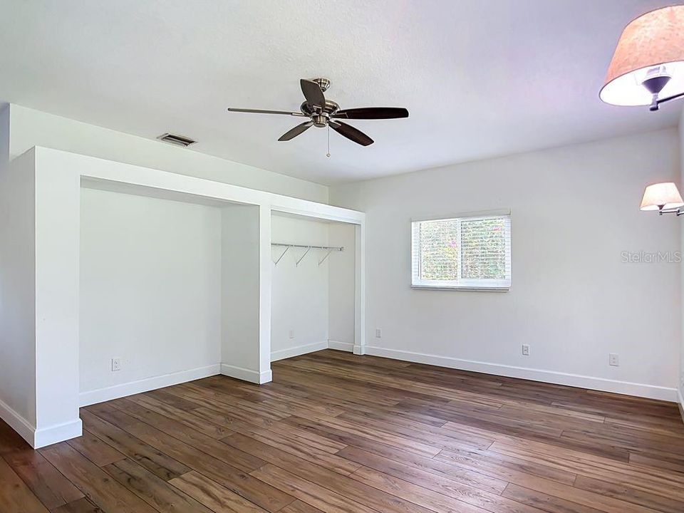 En Venta: $900,000 (4 camas, 3 baños, 3400 Pies cuadrados)