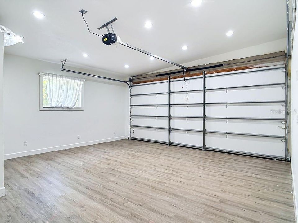 En Venta: $900,000 (4 camas, 3 baños, 3400 Pies cuadrados)