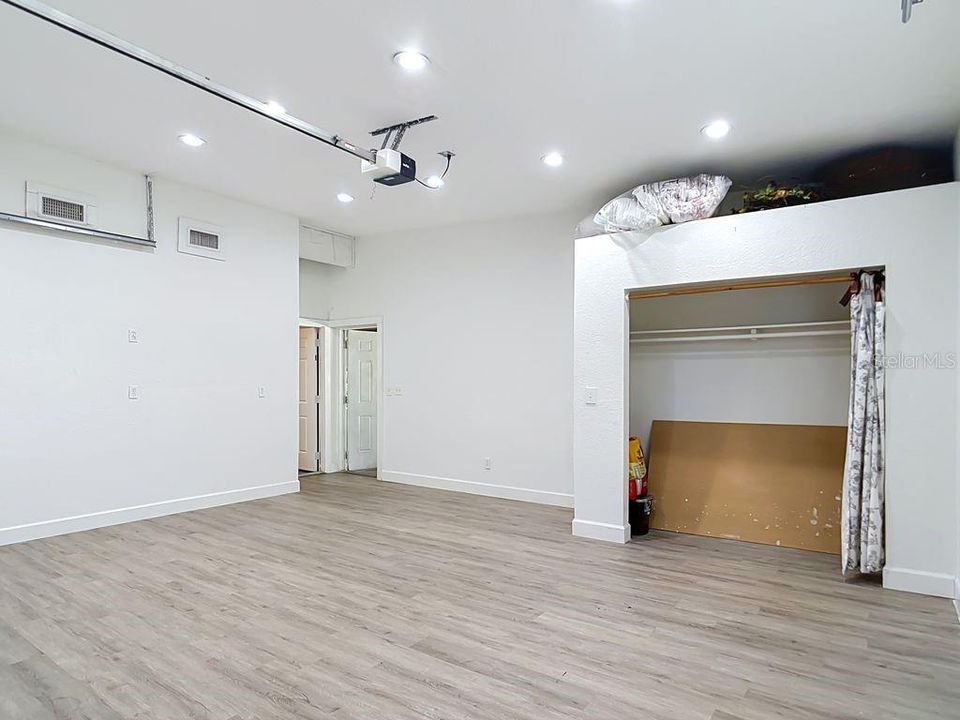 En Venta: $900,000 (4 camas, 3 baños, 3400 Pies cuadrados)