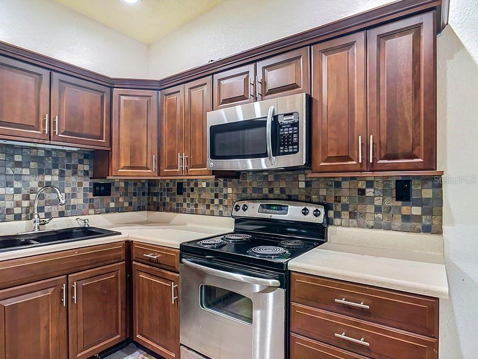 En Venta: $900,000 (4 camas, 3 baños, 3400 Pies cuadrados)